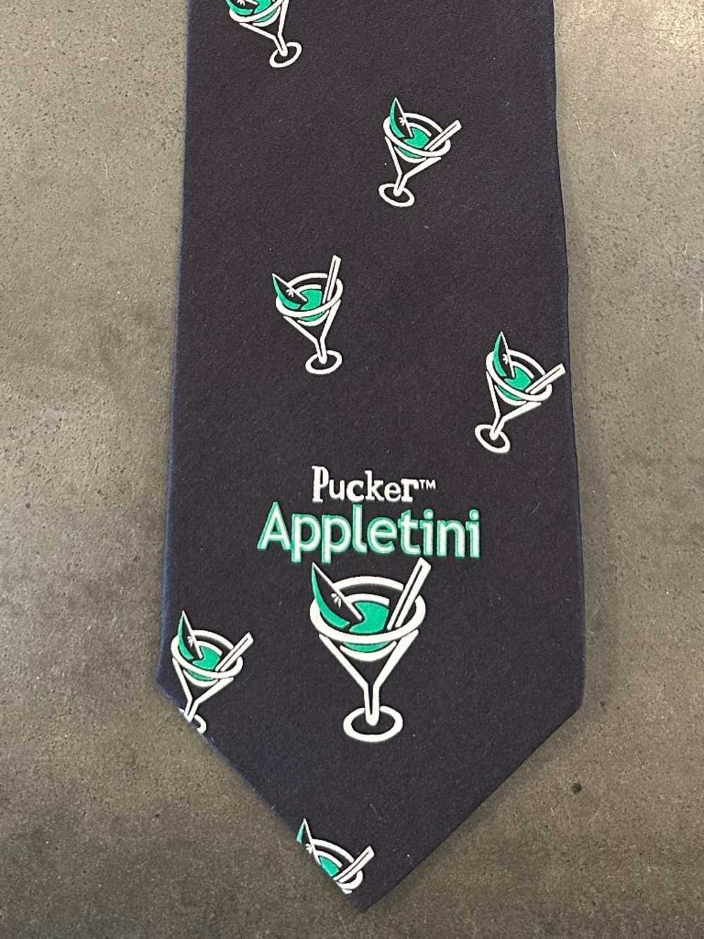 Dekuyper Pucker Appletini Men's Necktie Tie Silk Satin Black Green Martini 57"